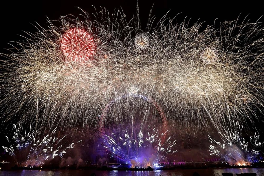Mẹo chụp pháo hoa dịp lễ 2/9 đẹp lung linh trên iPhone
