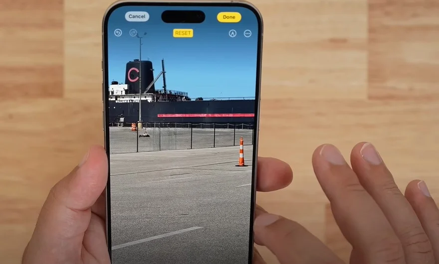 Apple Intelligence Photos App 'Clean Up' 