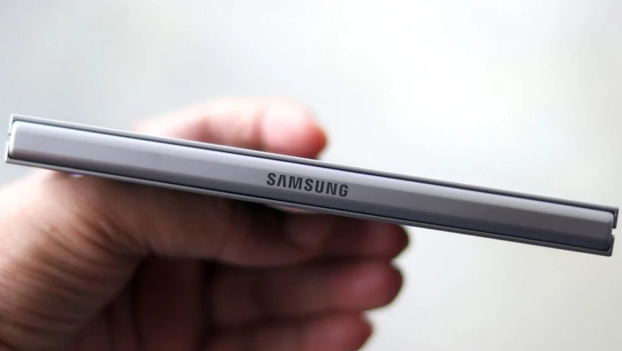Độ mỏng thật sự của Samsung Galaxy Z Fold 6 