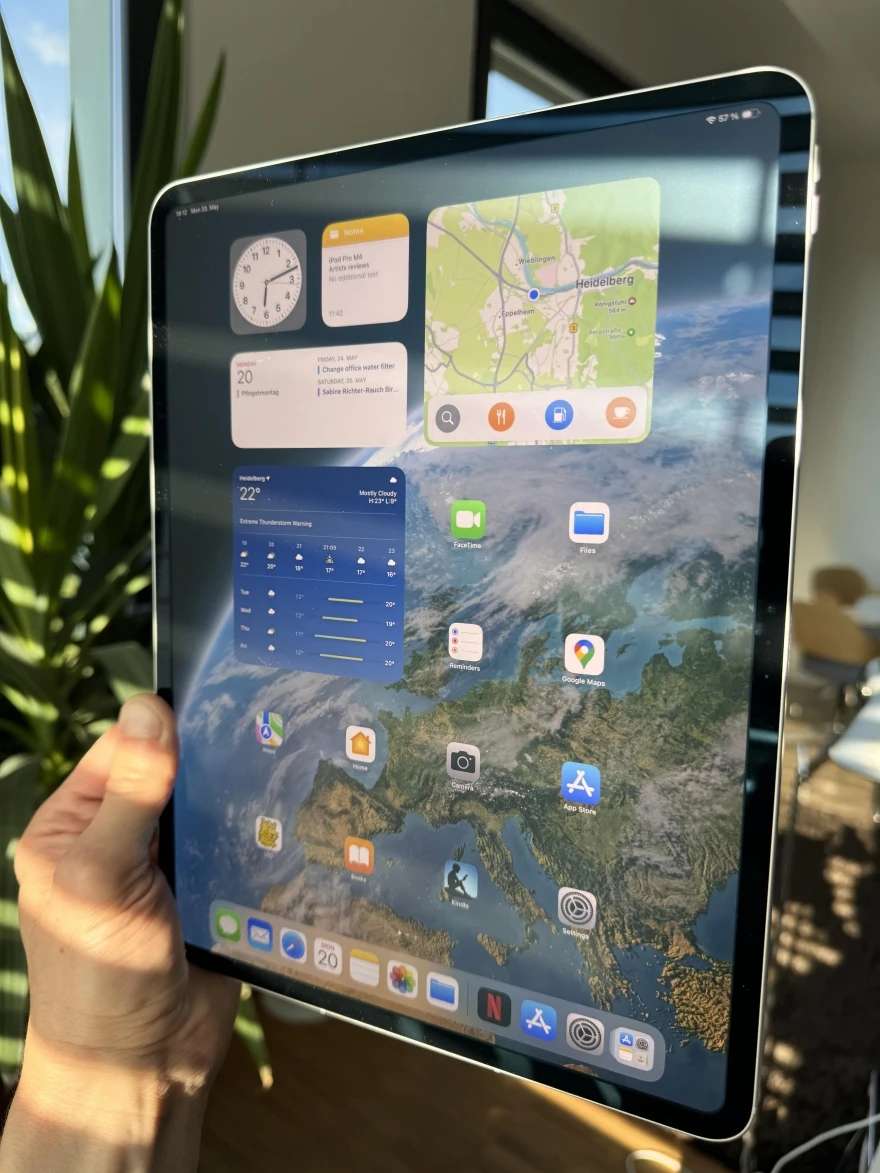 Công nghệ kính hiển thị kết cấu nano trên iPad Pro M4