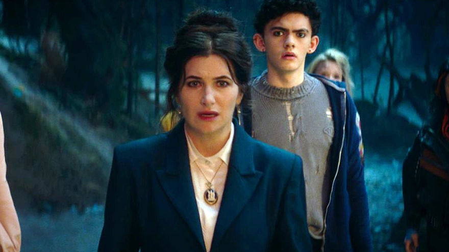 Agatha All Along nội dung và lịch chiếu