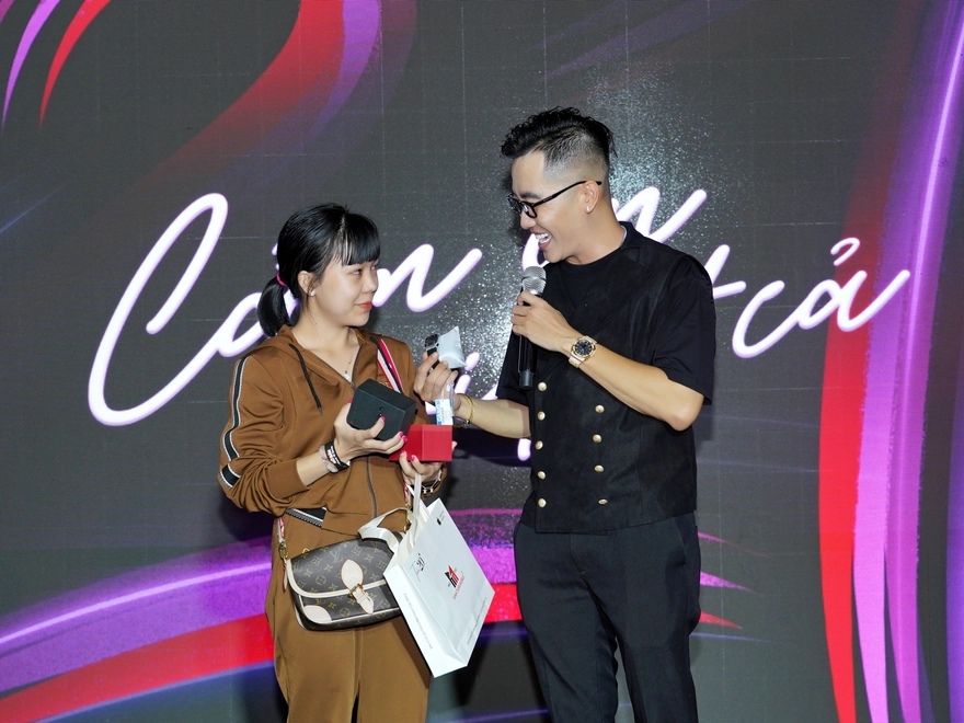 sự kiện mở bán iPhone 15 Series chính hãng VN/A tại Minh Tuấn Mobile