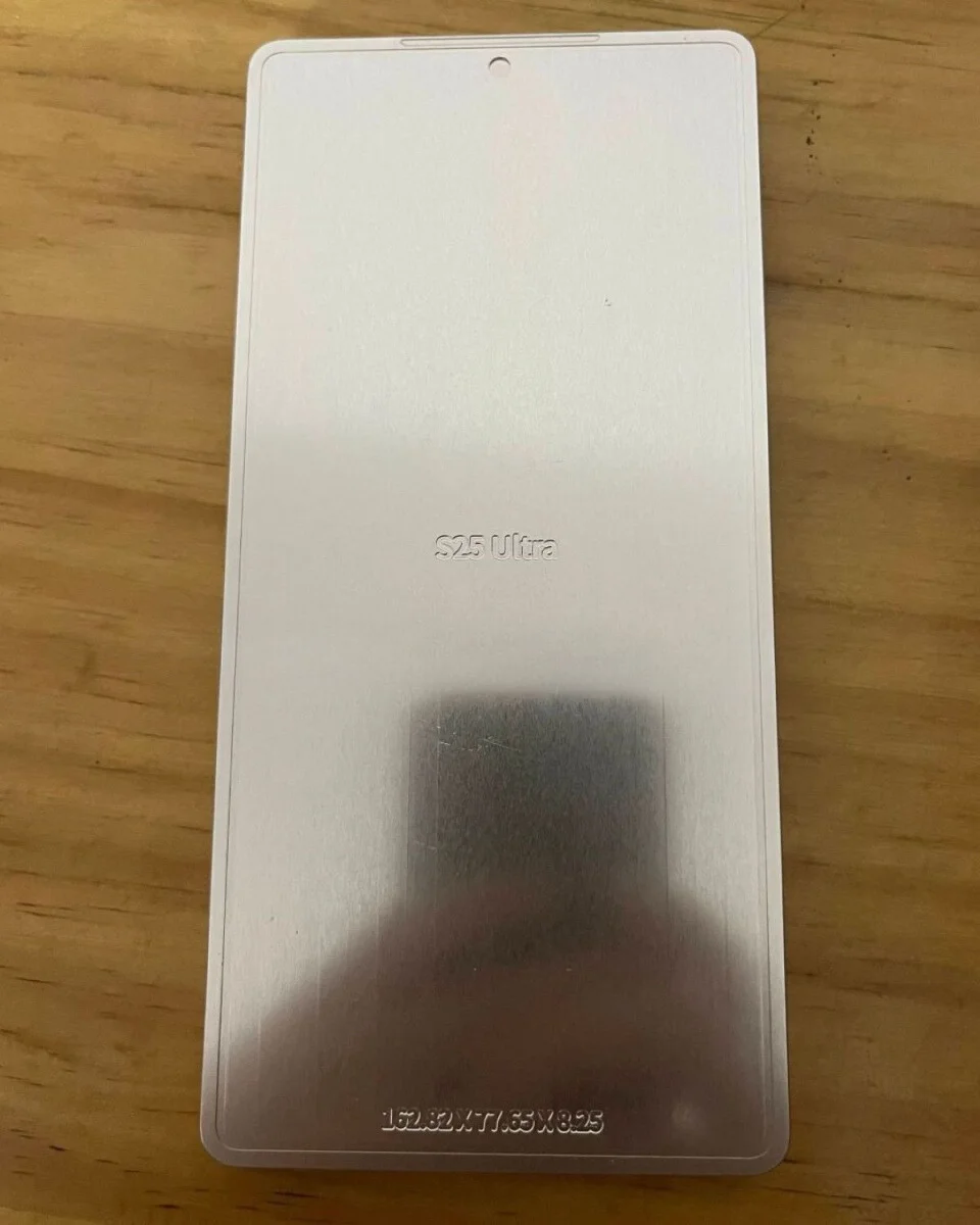 Galaxy S25 Ultra rò rỉ thiết kế bo vuông mới lạ