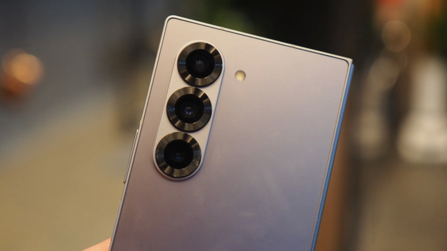 Galaxy Z Fold SE tạo cơn sốt, cháy hàng lần thứ hai