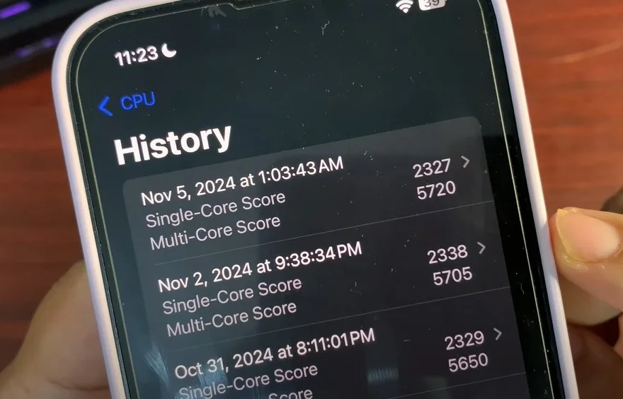 Đánh giá thời lượng pin iOS 18.2 Beta 2 trên iPhone 14