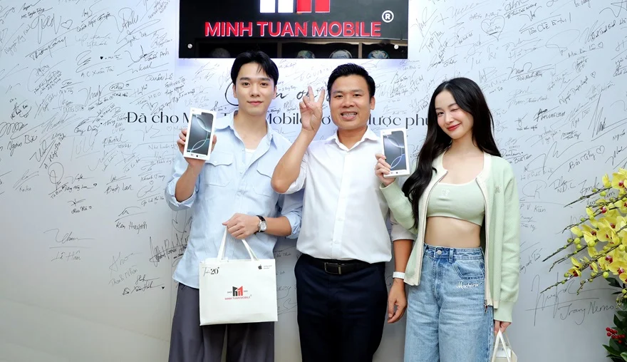 Jun Vũ khoe nhan sắc rạng rỡ cùng iPhone 16 Pro Max