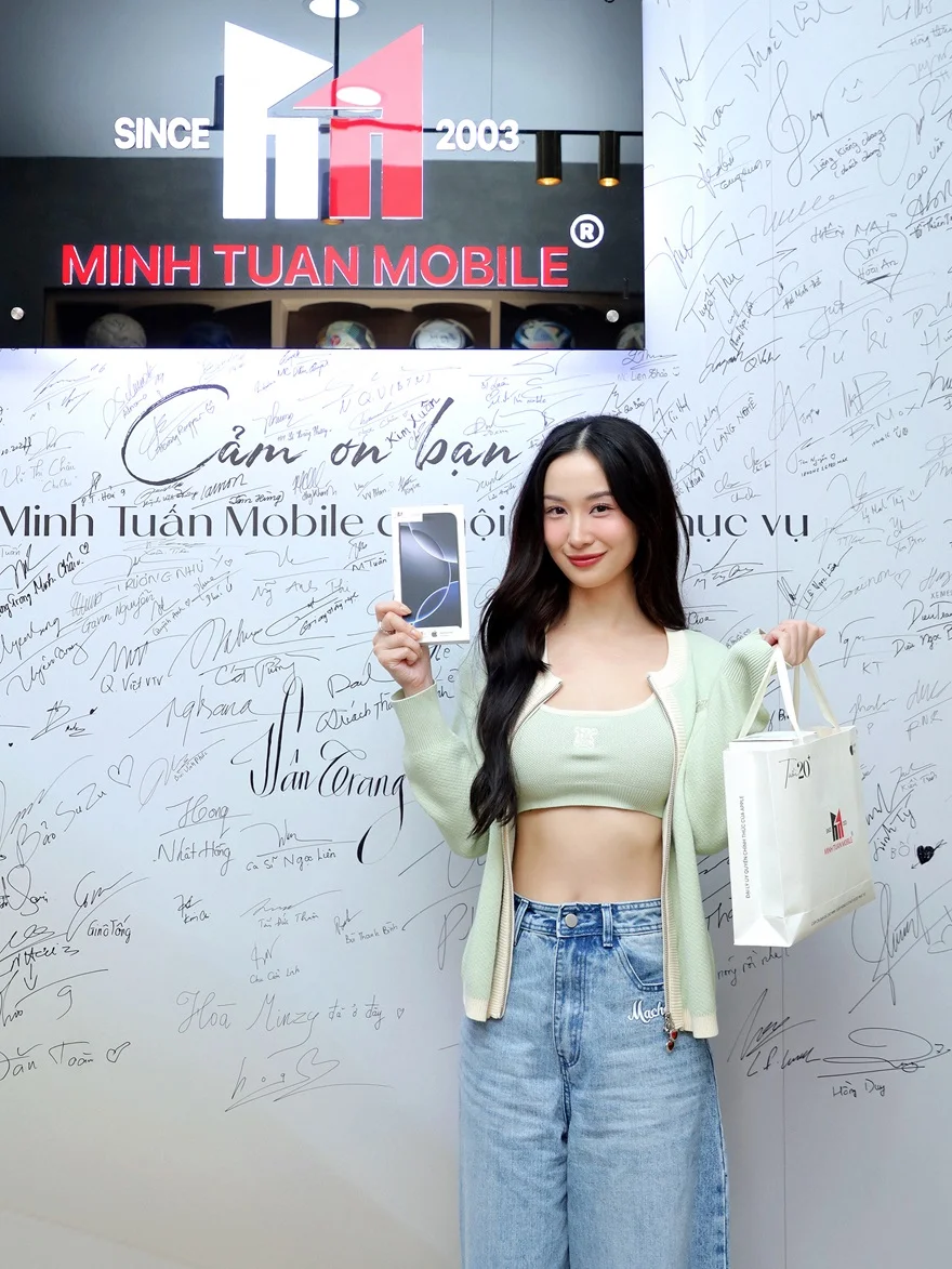 Jun Vũ khoe nhan sắc rạng rỡ cùng iPhone 16 Pro Max