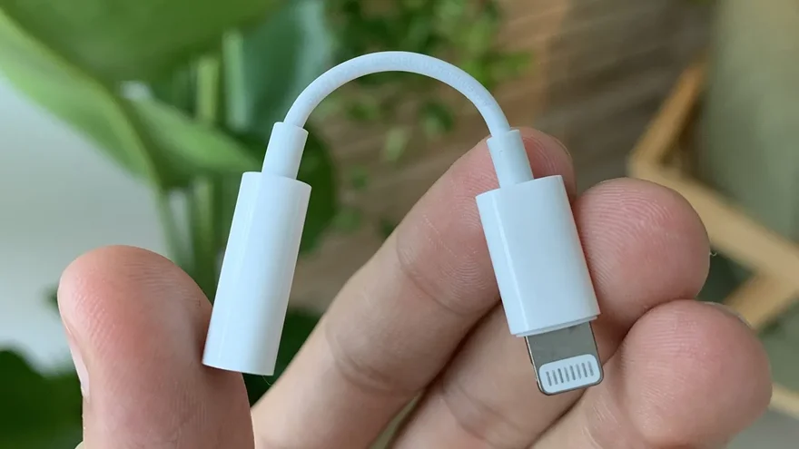 Apple khai tử jack chuyển đổi Lightning sang 3.5mm