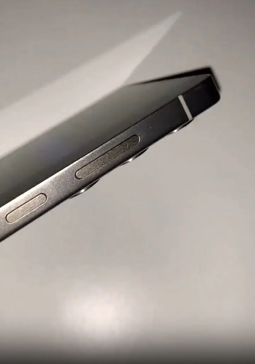 Cận cảnh chi tiết thiết kế của Galaxy S25 Ultra