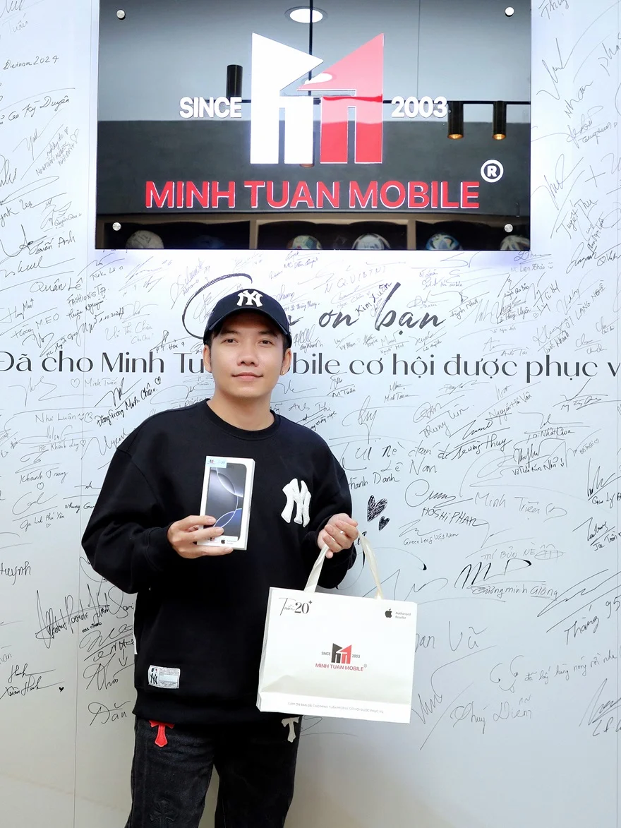 Ca sĩ Phạm Trưởng lựa chọn iPhone 16 Pro tại Minh Tuấn Mobile