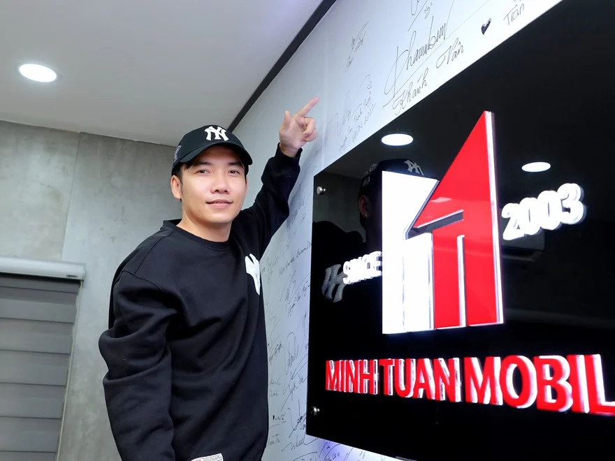 Ca sĩ Phạm Trưởng lựa chọn iPhone 16 Pro tại Minh Tuấn Mobile