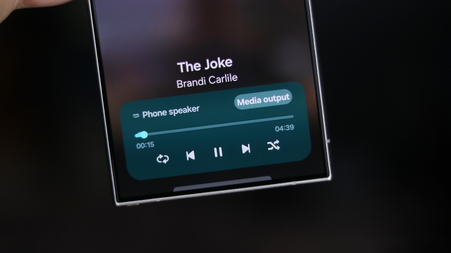 Cận cảnh về tính năng Now Bar tuyệt đẹp trên One UI 7
