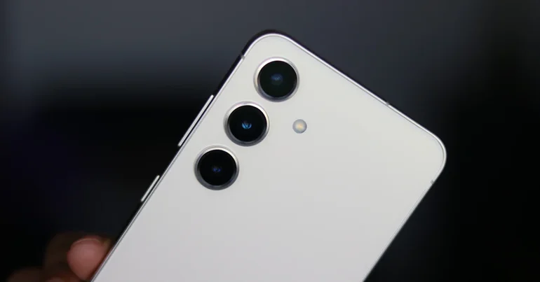 Galaxy S25 Ultra lần đầu tiên ra mắt màu Xanh Titan độc lạ