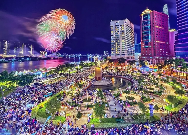 Tết Dương lịch 2025: Săn pháo hoa ở đâu tại TPHCM?