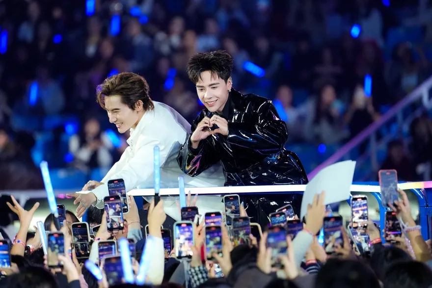 Anh Trai Say Hi đánh bại Anh Trai Vượt Ngàn Chông Gai