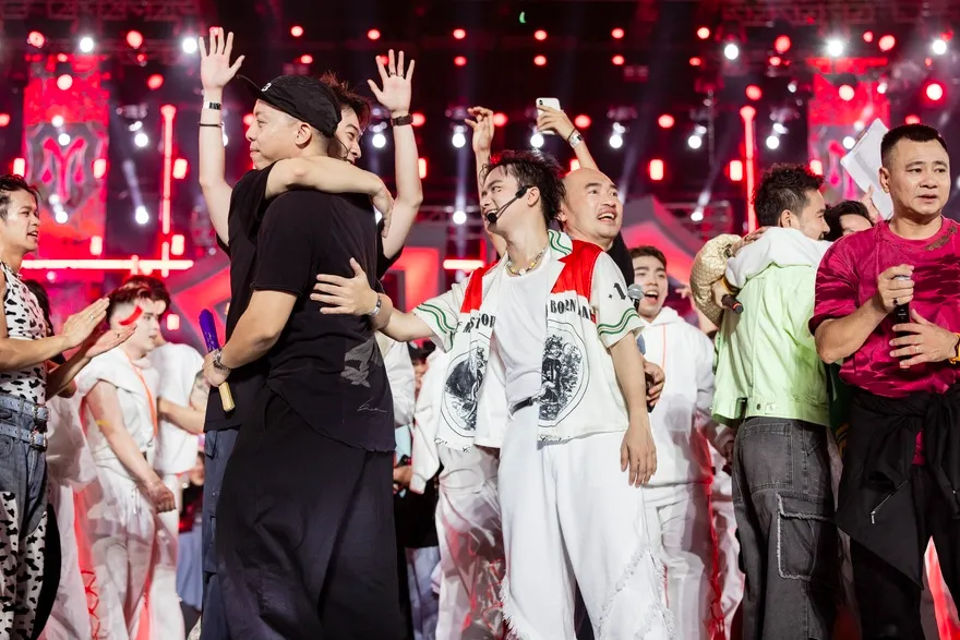 Anh Trai Say Hi đánh bại Anh Trai Vượt Ngàn Chông Gai