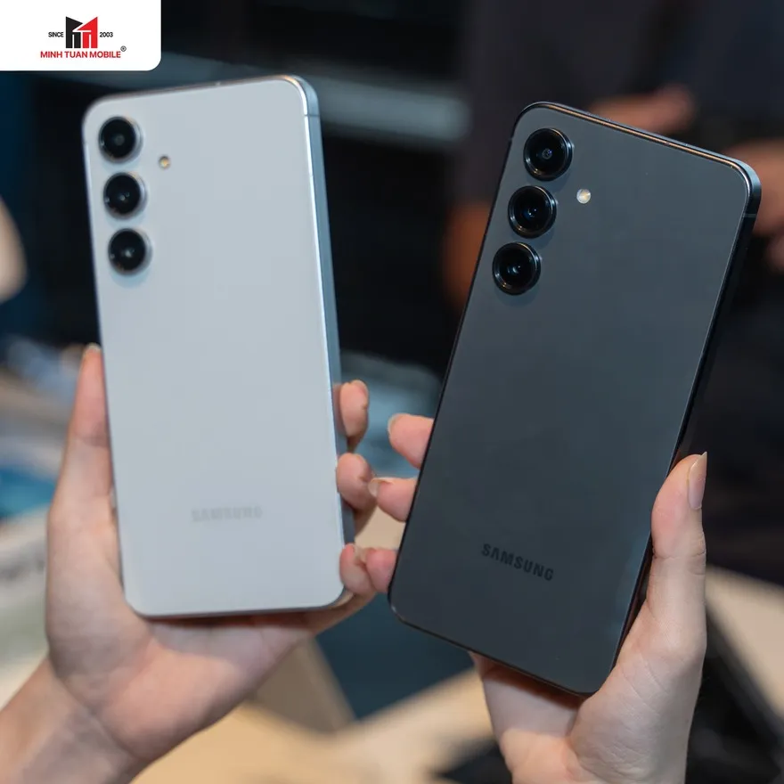 Nam chính When The Phone Rings dùng Samsung gì