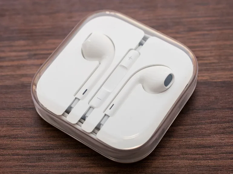 EarPods - Tai nghe có dây giá rẻ nhưng chất lượng