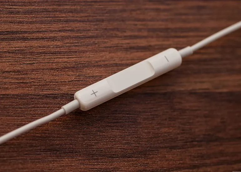 EarPods - Tai nghe có dây giá rẻ nhưng chất lượng