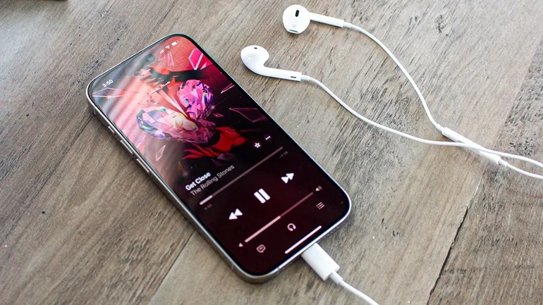 EarPods - Tai nghe có dây giá rẻ nhưng chất lượng