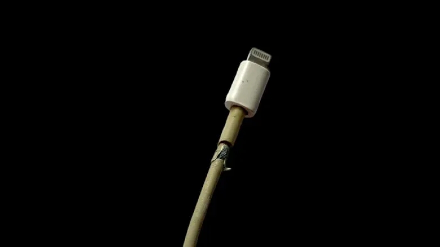 cổng USB-C và Lightning trên iphone có gì khác biệt