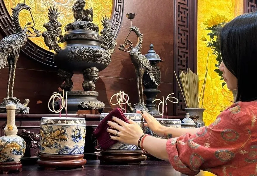 Bao sái bàn thờ là gì? Cách bao sái bàn thờ