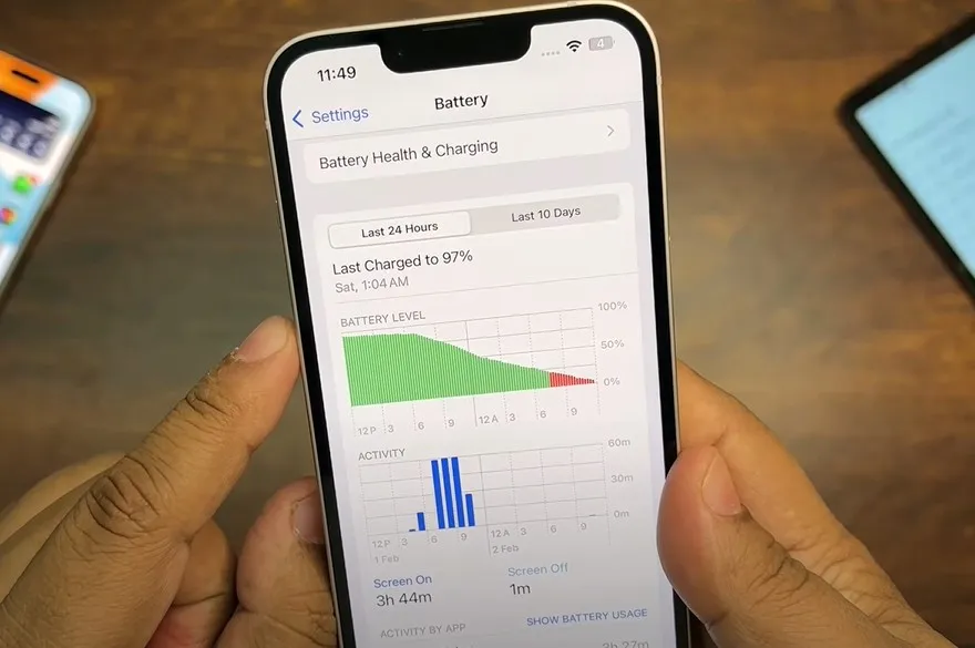 iPhone 13: Có nên cập nhật iOS 18.3 hay chờ đợi thêm?