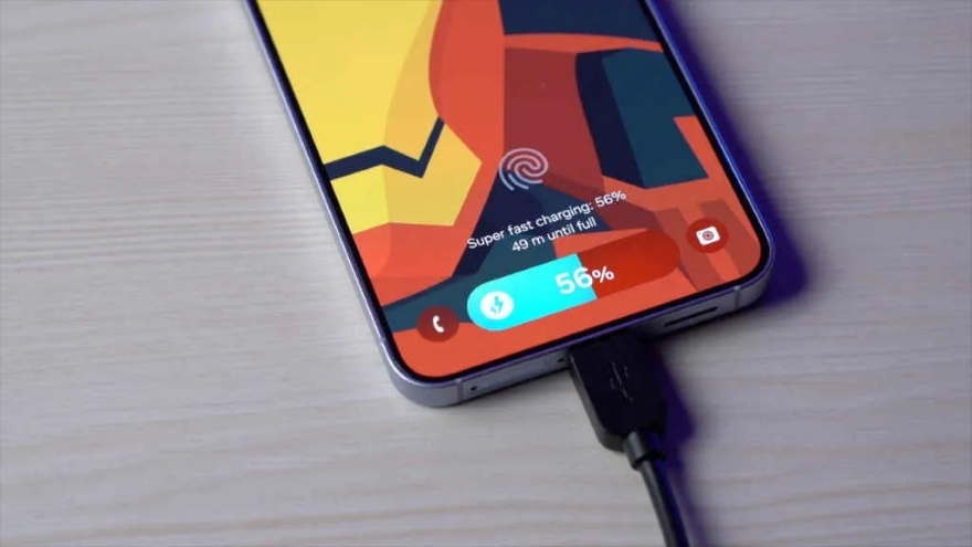 Người dùng than phiền vì Galaxy S25 sạc chậm hơn mong đợi
