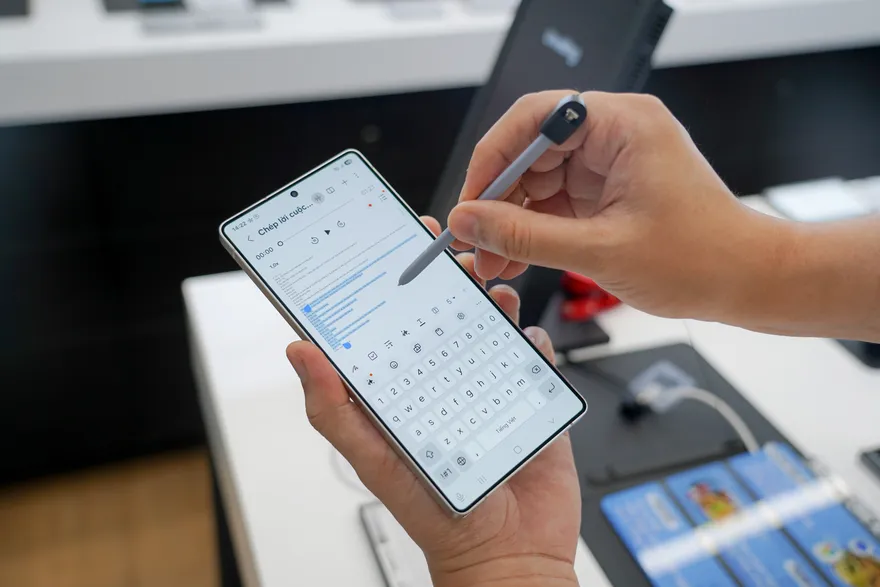 Cách dùng phiên dịch trực tiếp của Galaxy S25 để hóng drama