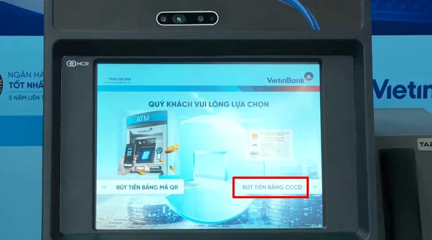 Cách rút tiền tại cây ATM bằng căn cước
