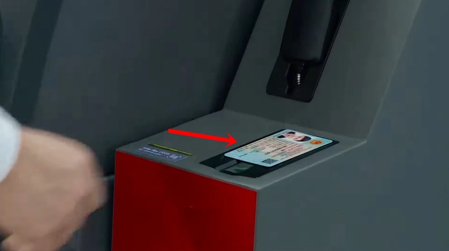 Cách rút tiền tại cây ATM bằng căn cước