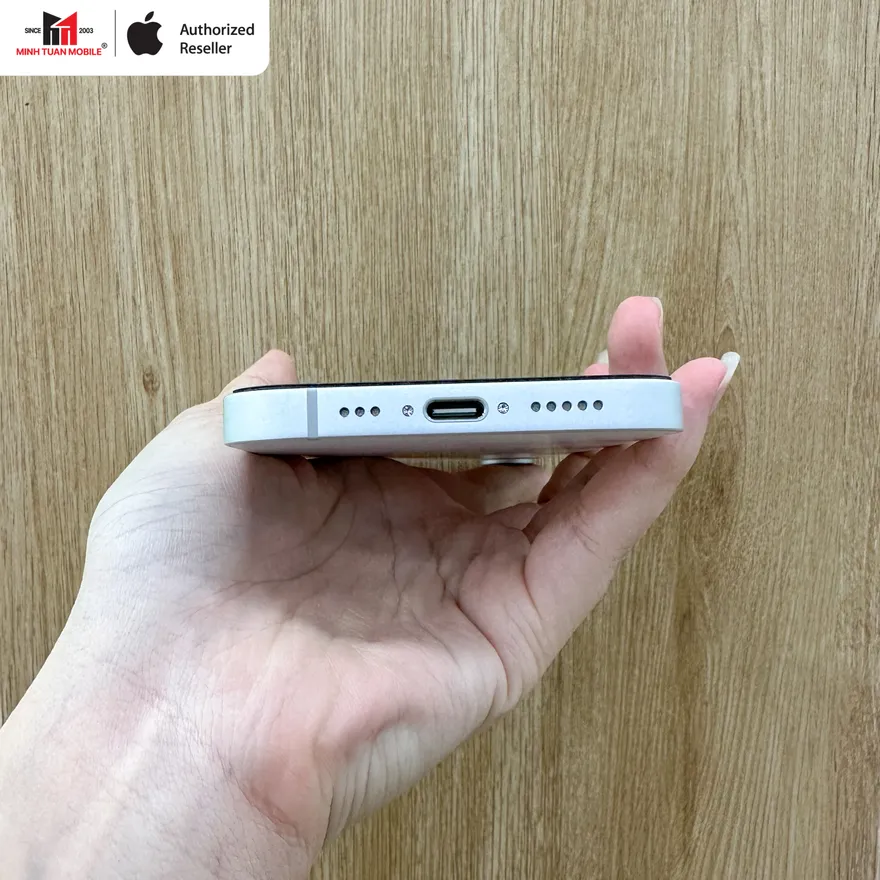 Trên tay iPhone 16e: Nhỏ gọn nhưng đầy bất ngờ!