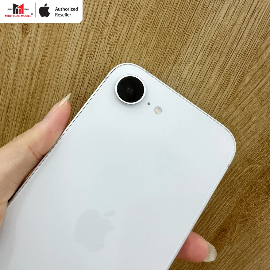 Trên tay iPhone 16e: Nhỏ gọn nhưng đầy bất ngờ!