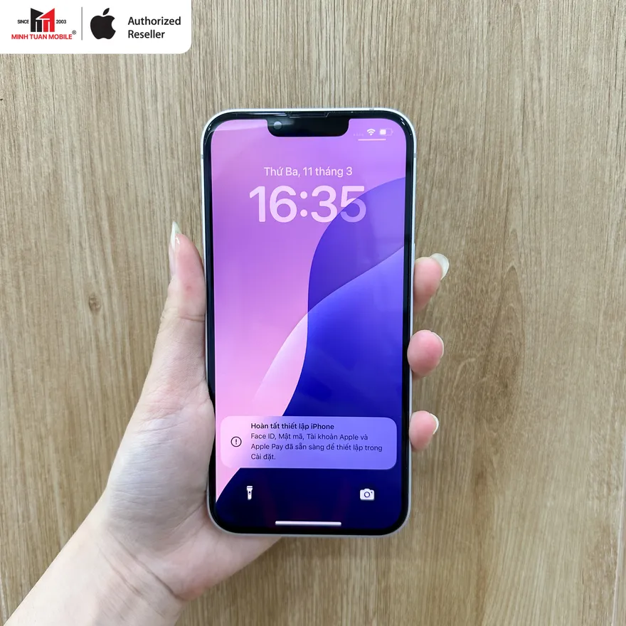 Trên tay iPhone 16e: Nhỏ gọn nhưng đầy bất ngờ!