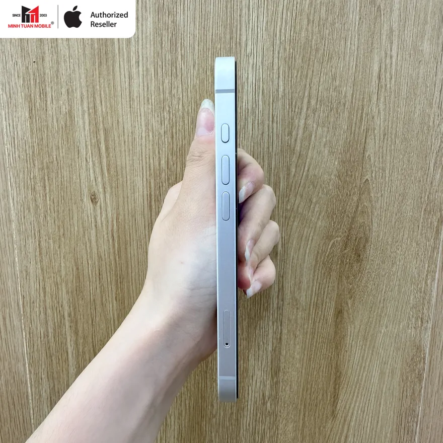 Trên tay iPhone 16e: Nhỏ gọn nhưng đầy bất ngờ!