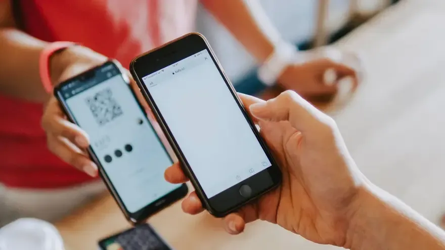 Phải làm gì khi có người chuyển khoản nhầm cho mình