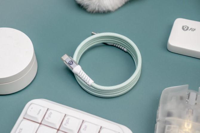 Cáp Type-C to Type-C từ tính tự cuộn 9Fit 1M