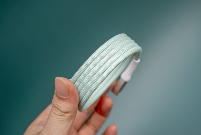 Cáp Type-C to Type-C từ tính tự cuộn 9Fit 1M