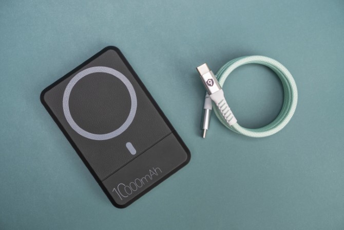 Cáp Type-C to Type-C từ tính tự cuộn 9Fit 1M