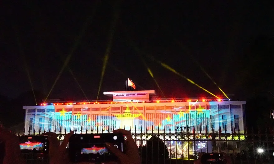 Lịch xem 3D Mapping và pháo hoa mừng 30/4 tại TP.HCM