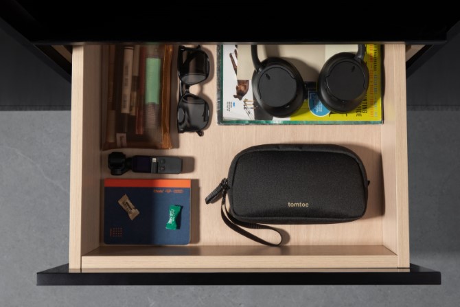 Túi đựng phụ kiện quốc dân Tomtoc Light-T12 Electronic Accessory Pouch 1L