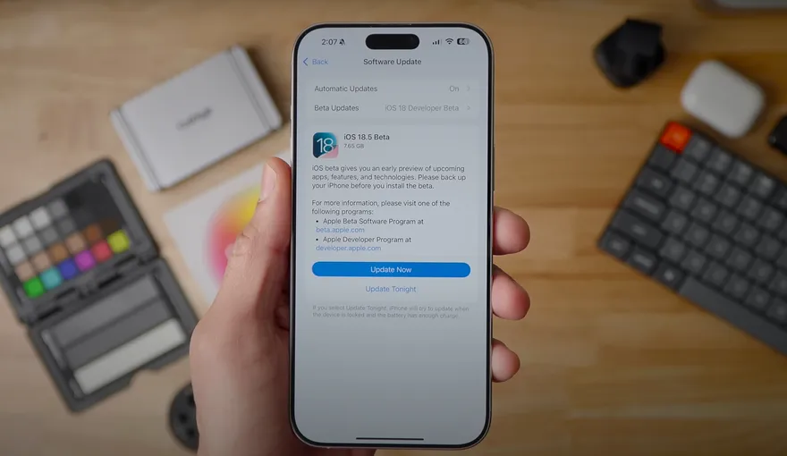 Người dùng đã có thể cài đặt iOS 18.5 Public Beta 2