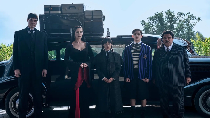Netflix hé lộ ngày phát hành Wednesday Mùa 2