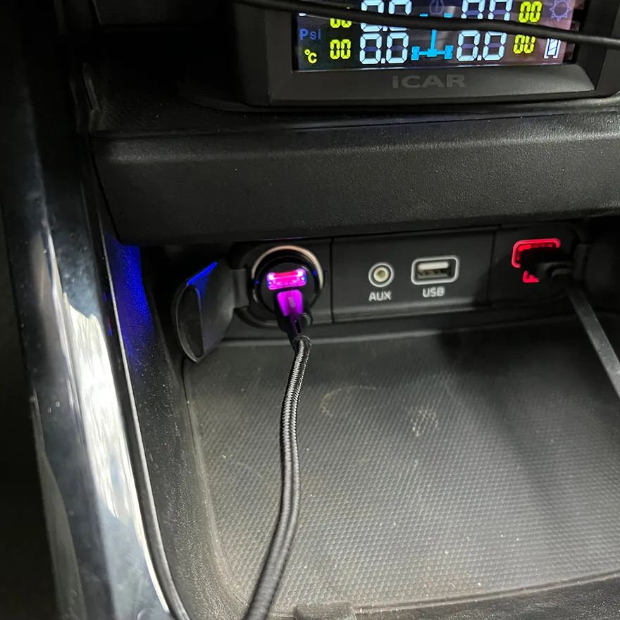 Sạc pin iPhone trong ô tô: Nguy cơ tiềm ẩn