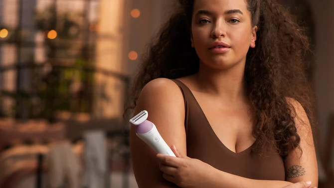 Máy làm sạch lông cho nữ Philips BRL136/00