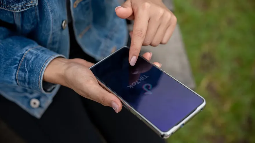 TikTok chặn người dùng dưới 18 tuổi sau 22 giờ đêm