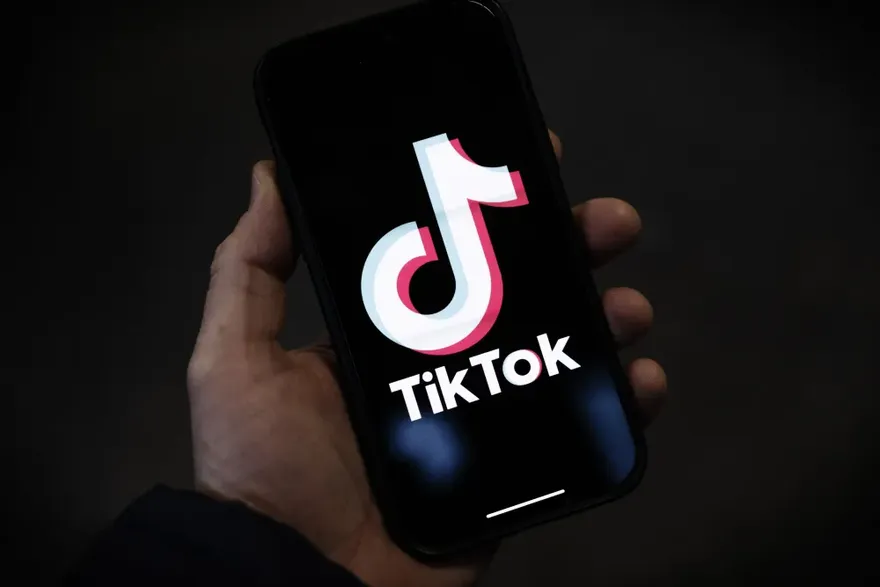 TikTok chặn người dùng dưới 18 tuổi sau 22 giờ đêm