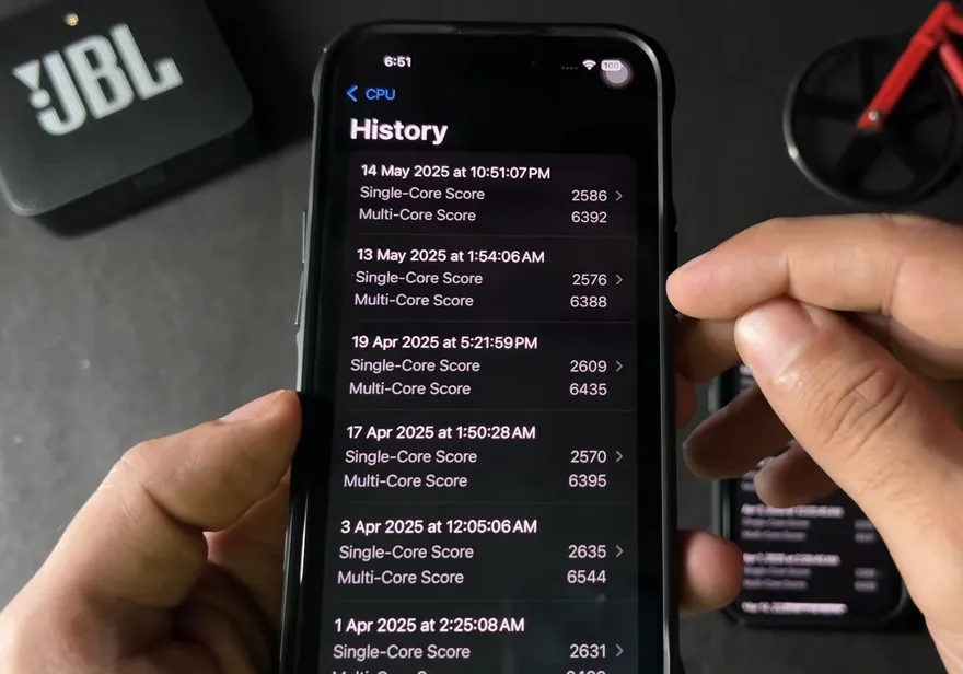 Đánh giá iOS 18.5 trên iPhone 15 và iPhone 16