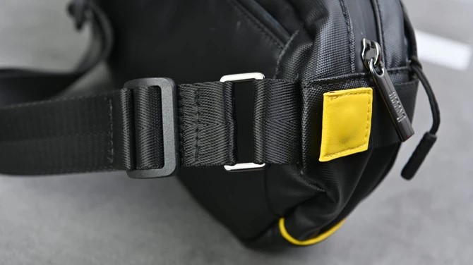 Túi đeo chéo màn hình LED Divoom Pixoo SlingBag-C