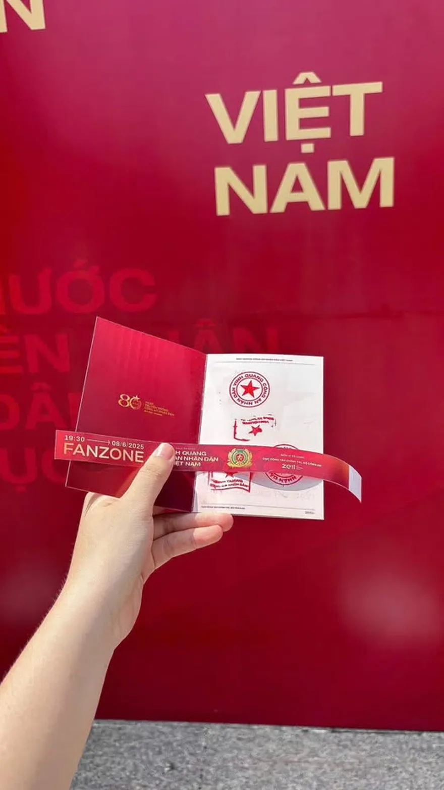 Lịch và cách nhận vé xem Vinh Quang Công An Nhân Dân Việt Nam